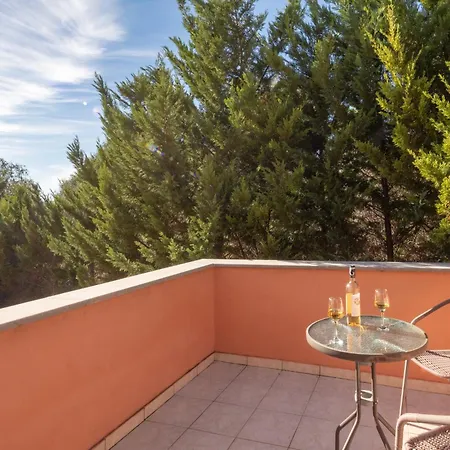 Eleonas Luxury Homes *