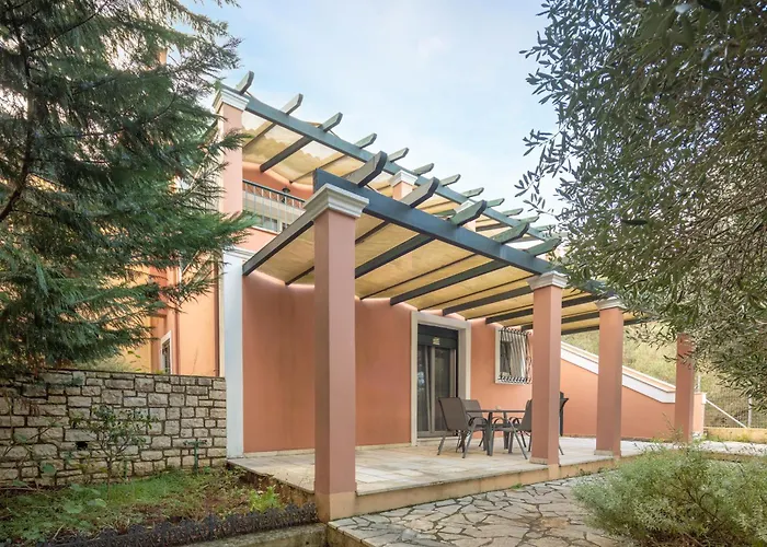 Eleonas Luxury Homes